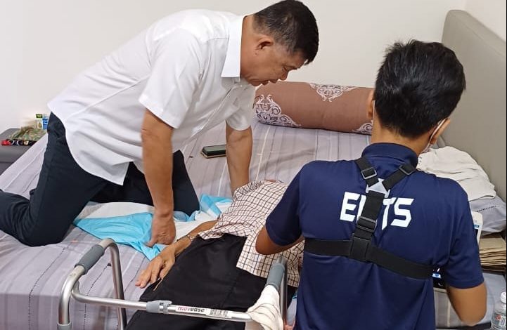 Menyelamatkan Seorang Lelaki Menyelamatkan Seorang Lelaki