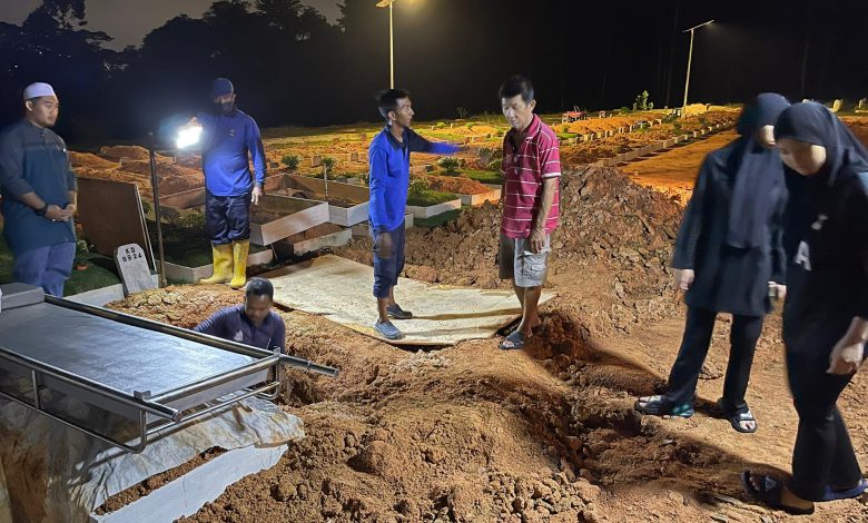 Menolong Firdaus Lim dan Keluarganya Menolong Firdaus Lim dan Keluarganya