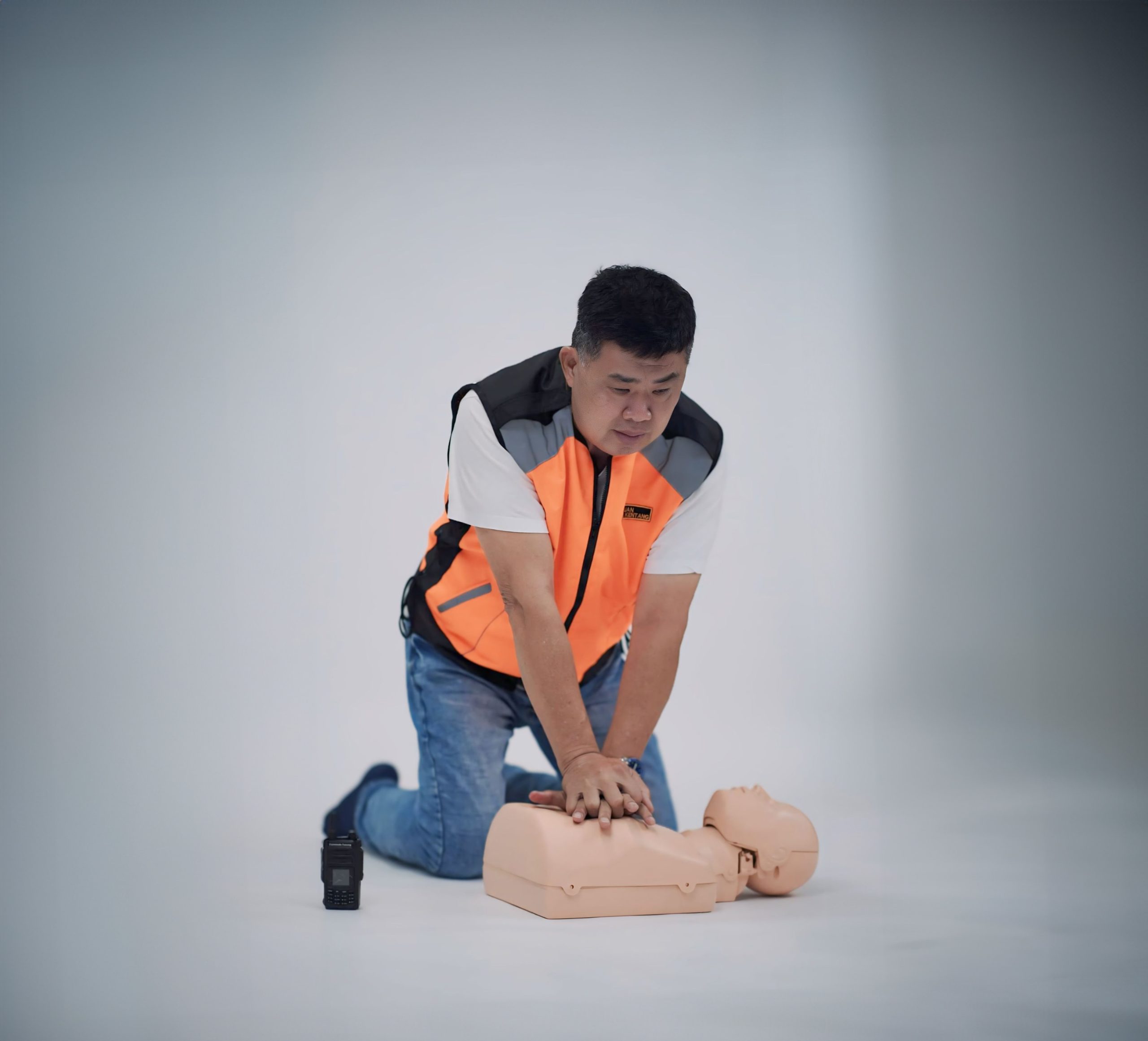 Asas CPR dan Penggunaan AED: Belajar Lindungi Nyawa Asas CPR dan Penggunaan AED: Belajar Lindungi Nyawa