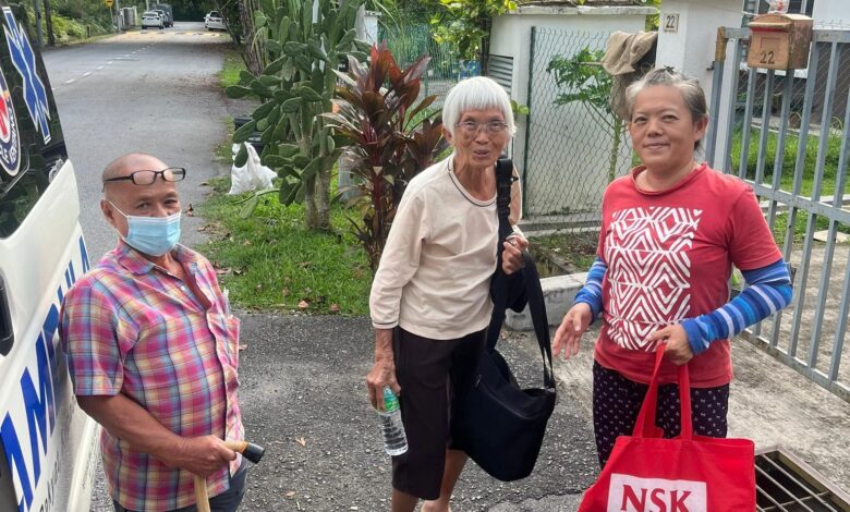 Rumah Orang Tua Ini Perlukan Bantuan Anda – Mari Ringankan Beban Mereka
