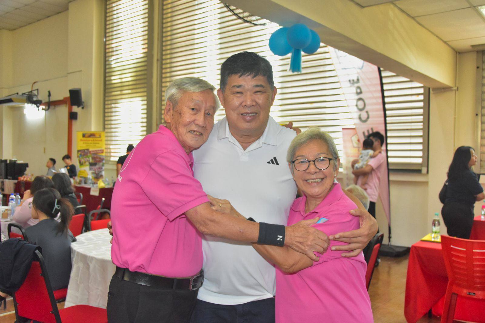 Pelukan Hangat dari Insan Hebat Pelukan Hangat dari Insan Hebat